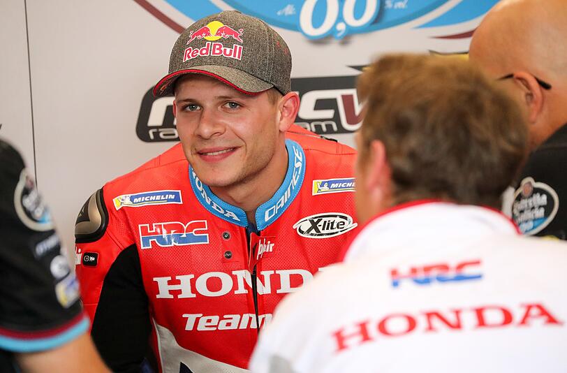 AZ-Interview mit Stefan Bradl. Der 29-Jährige aus Zahling bei Augsburg war 2011 Weltmeister in der Moto2-Klasse. Aktuell ist er Testfahrer für Honda in der MotoGP.