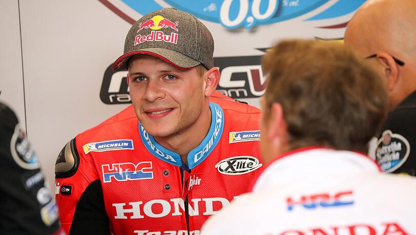 AZ-Interview mit Stefan Bradl. Der 29-Jährige aus Zahling bei Augsburg war 2011 Weltmeister in der Moto2-Klasse. Aktuell ist er Testfahrer für Honda in der MotoGP. AZ-Interview mit Stefan Bradl. Der 29-Jährige aus Zahling bei Augsburg war 2011 Weltmeister in der Moto2-Klasse. Aktuell ist er Testfahrer für Honda in der MotoGP.