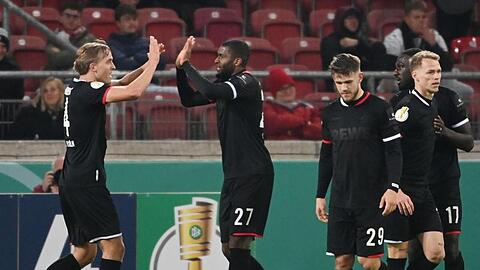 Anthony Modeste (2.v.l.) stach nach seiner Einwechslung gleich zweimal beim Kölner Sieg in Stuttgart.