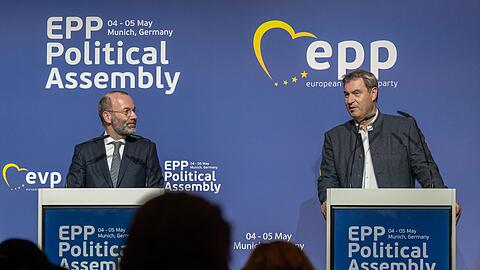 EVP-Parteivorsitzender Manfred Weber (l) und Ministerpräsident von Bayern und CSU-Vorsitzender Markus Söder.