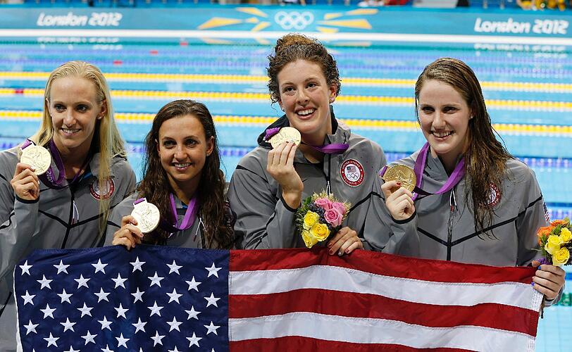 Zum Abschluss holte sie mit der 4x100-m-Lagenstaffel der Frauen die Goldmedaille. Das US-Quartett in der Besetzung Franklin, Rebecca Soni, Dana Vollmer und Allison Schmitt schlug nach 3:52,05 min. an und verwies Peking-Olympiasieger Australien und Japan auf die Plätze.