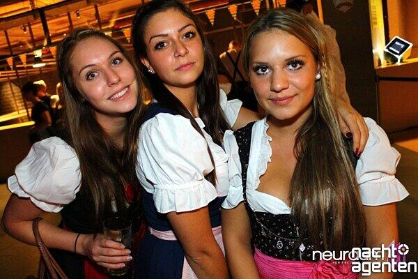 Im neuraum findet derzeit ein After-Wiesn-Showmarathon statt: "16 Tage Wies&rsquo;n - 16 Tage neuraum". Mehr Bilder unter www.nachtagenten.de
