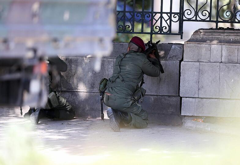 Sehen Sie hier weitere Bilder vom Einsatz der tunesischen Sondereinsatzkräfte in Tunis.