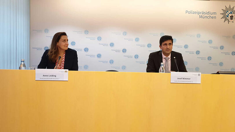 Anne Leiding von der Staatsanwaltschaft München I und Josef Wimmer von der Mordkommission bei der Pressekonferenz am Donnerstag.