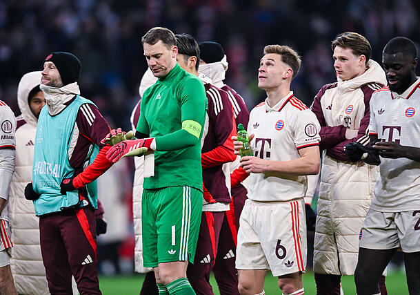 Der Kapitän der Zukunft neben dem aktuellen Spielführer des FC Bayern: Manuel Neuer und Joshua Kimmich.