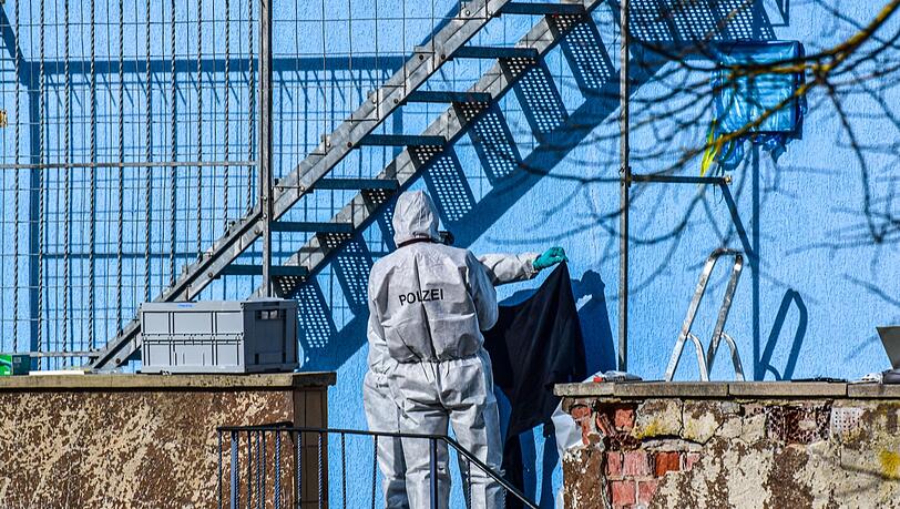 Der Mann soll seine Ehefrau auf einer Feuertreppe erschossen haben. (Archivfoto) Der Mann soll seine Ehefrau auf einer Feuertreppe erschossen haben. (Archivfoto)