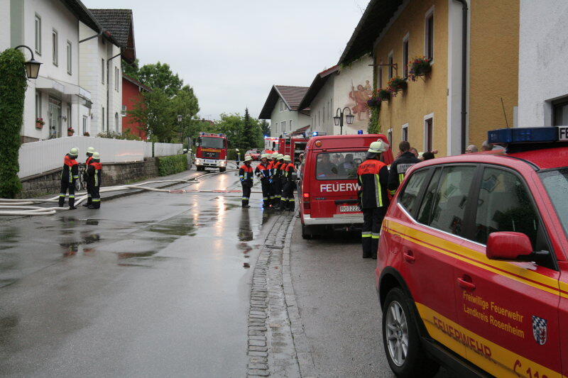 Am frühen Samstagmorgen brannte es in einem Landgasthof im Landkreis Rosenheim. Die Urlausbsgäste mussten in Sicherheit gebracht werden - verletzt wurde niemand.