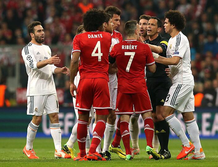 29. April 2014: Halbfinal-Rückspiel in der Champions League gegen Real Madrid. Ribéry verpasst Daniel Carvajal eine Backpfeife. Es gibt keine Bestrafung. Ribéry beteuert, vorher auch von Carvajal geschlagen worden zu sein.