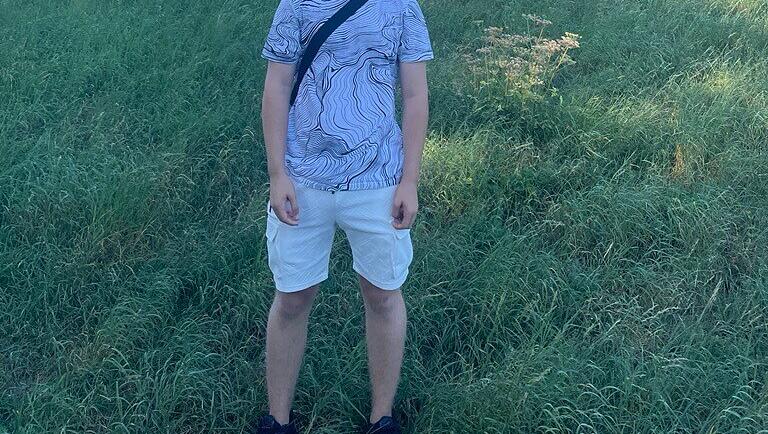 Juliano (16) ist begeistert, dass so viele Menschen im Olympiapark die Sonnenfinsternis sehen wollen. Juliano (16) ist begeistert, dass so viele Menschen im Olympiapark die Sonnenfinsternis sehen wollen.