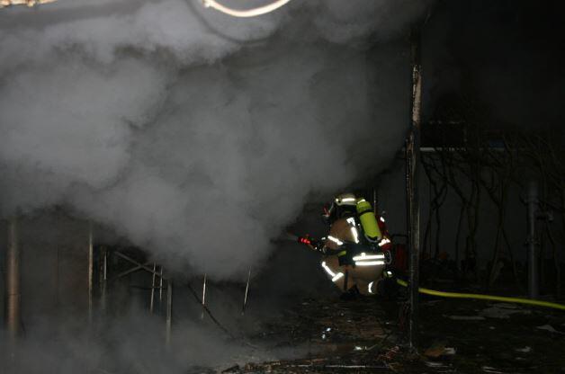 Ein Großbrand zerstörte in der Nacht zum Donnerstag große Teile eines Kindergartens.