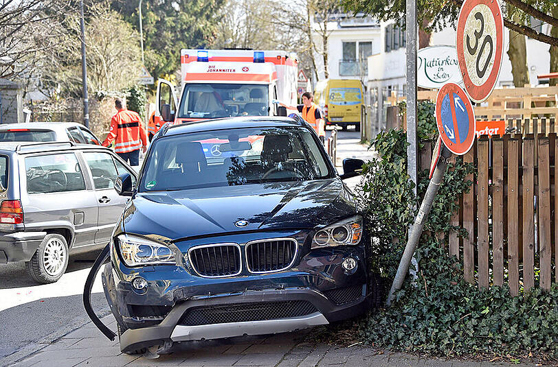 In Solln hat sich am Montag ein spektakulärer Unfall ereignet. Die Bilder.