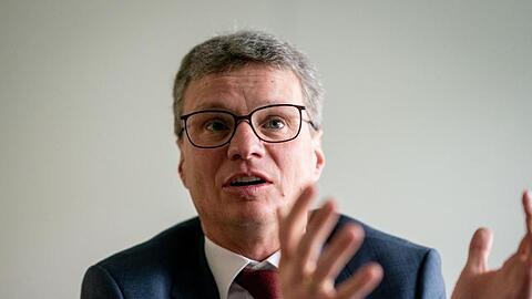 Bernd Sibler (CSU) spricht während eines Interviews mit Journalisten der Deutschen Presse-Agentur. Foto: Kay Nietfeld/dpa