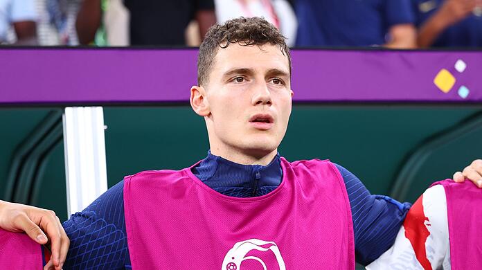 Benjamin Pavard vom FC Bayern ist in Frankreichs WM-Team aktuell nur Zuschauer.
