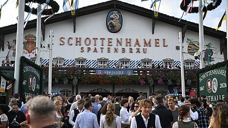 Auch um die Schottenhamel-Festhalle, in der traditionell das erste Fass angestochen wird, wurde gestritten. (Archivbild)