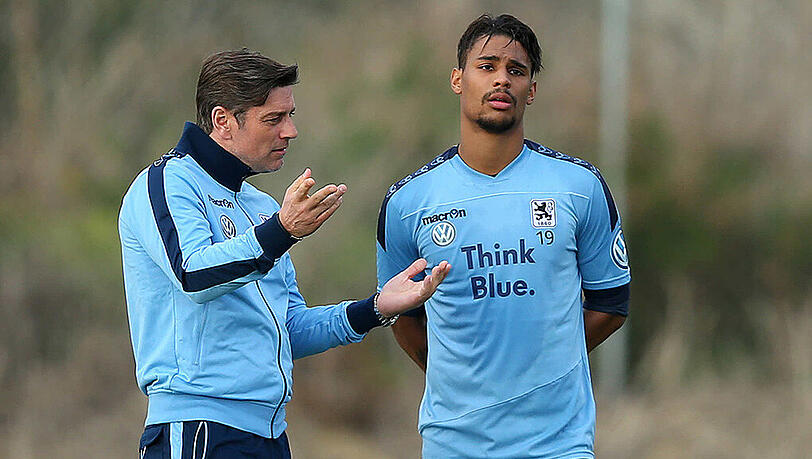 Hat noch einen Vertrag bis zum Sommer: 1860-Stürmer Rubin Okotie, hier im Gespräch mit Sportchef Oliver Kreuzer. Hat noch einen Vertrag bis zum Sommer: 1860-Stürmer Rubin Okotie, hier im Gespräch mit Sportchef Oliver Kreuzer.