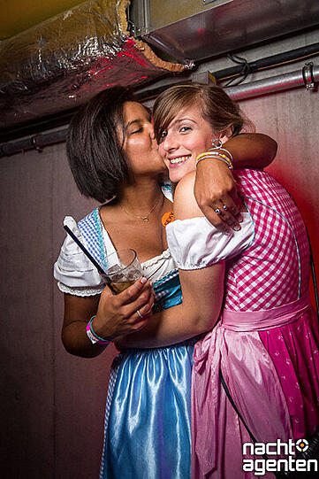 Etwas züchtiger, aber immer noch ganz schön sexy waren die After-Wiesn-Partys am Wochenende im Neuraum.