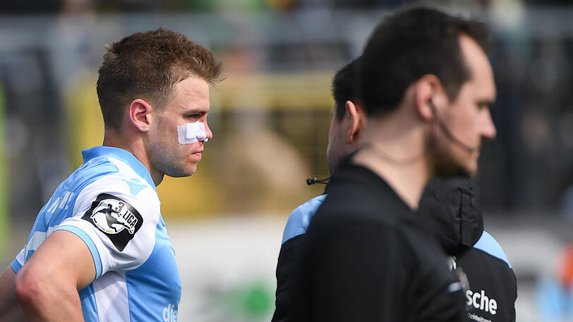 Mit Pflaster unter dem rechten Auge: Simon Lorenz vom TSV 1860.