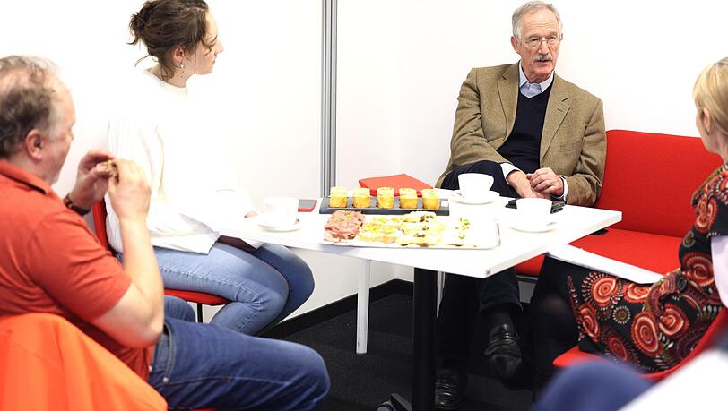 Interview mit Felix Prinz zu Löwenstein (Zweite von rechts) von Martin Balle (l), Natascha Probst (m) und Natalie Kettinger (r). Interview mit Felix Prinz zu Löwenstein (Zweite von rechts) von Martin Balle (l), Natascha Probst (m) und Natalie Kettinger (r).