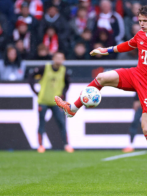 Er steht in Köln erneut für den gesperrten Manuel Neuer im Tor: Jonas Urbig.