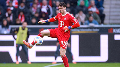 Er steht in Köln erneut für den gesperrten Manuel Neuer im Tor: Jonas Urbig.