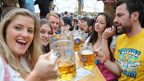 Durch die neuen Reservierungsregeln, sollten spontane Wiesn-Besuche vereinfacht werden. Stammgäste schauten teilweise in die Röhre.