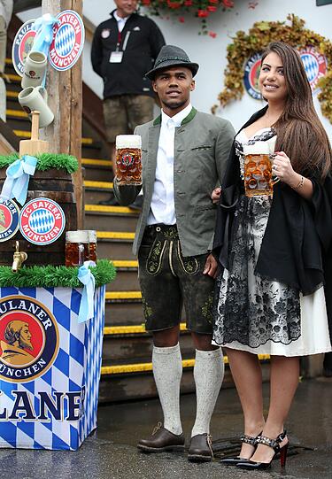 Douglas Costa und  seine Frau Luisa Ramos.