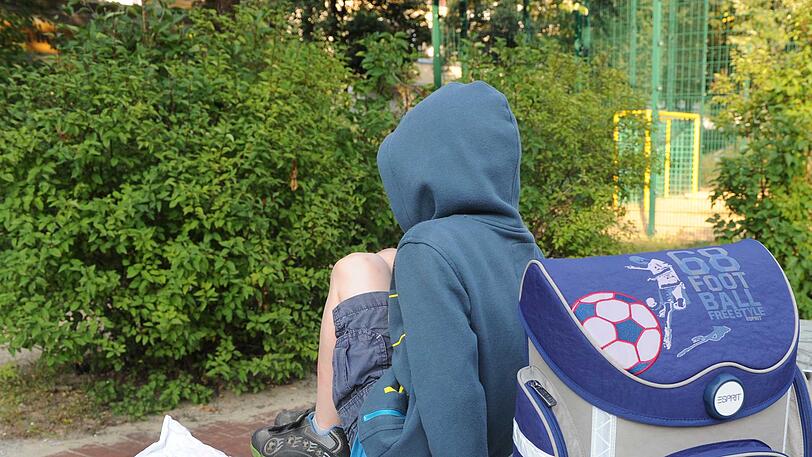 Der 21-Jährige berührte den Bub im Intimbereich (Symbolbild).