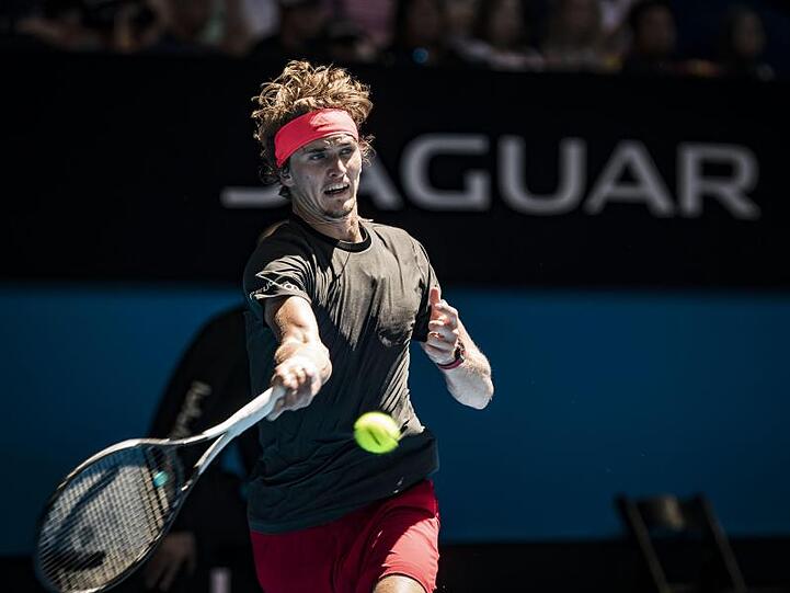 Alexander Zverev besiegt David Ferrer mit 6:4, 4:6, 7:6 (7:0).