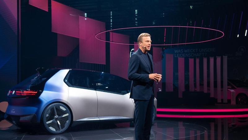 Oliver Zipse, Vorstandsvorsitzender der BMW AG, präsentiert vor Beginn der IAA Mobility den "BMW i Vision Circular".