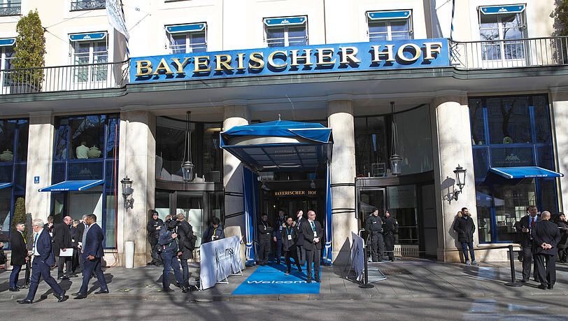 Auch 2025 wird die Münchner Sicherheitskonferenz im Hotel "Bayerischer Hof" stattfinden – Polizeischutz eingeschlossen. Auch 2025 wird die Münchner Sicherheitskonferenz im Hotel "Bayerischer Hof" stattfinden – Polizeischutz eingeschlossen.