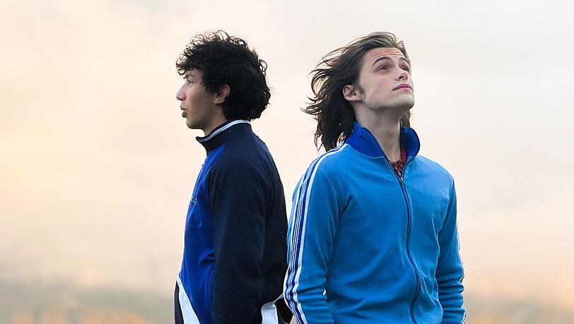Einst waren Enzo (Riccardo Antonaci, rechts) und Armando (Matteo Ferrara, links) weng befreundet.