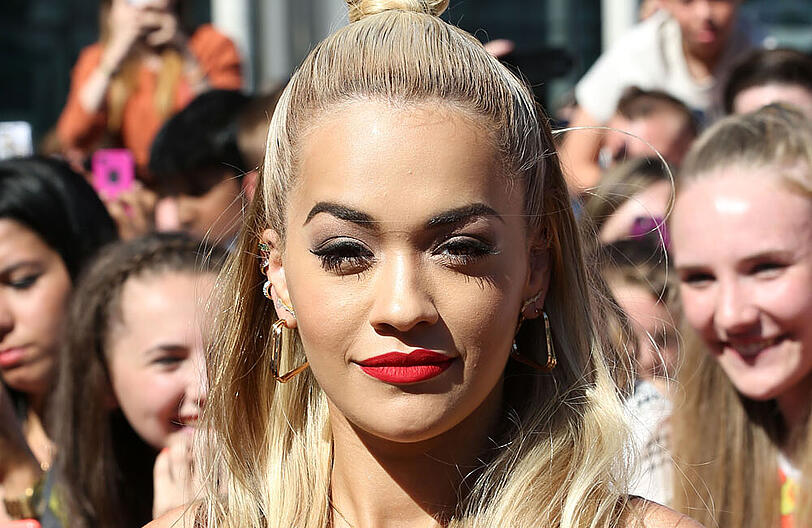 Rita Ora war nicht immer glücklich über ihre großen Brüste