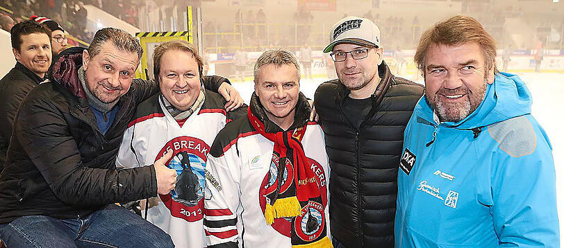 Bernie Engelbrecht (v.l.), Landtagsabgeordneter Helmut Radlmeier, Landrat Peter Dreier, Alexander Serikow und Schauspieler Peter Rappenglück.