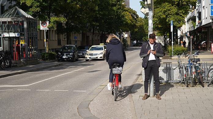 Schmal ist er an mancher Stelle, der Radweg auf der Augustenstraßen.