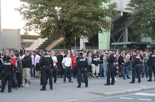 Einigermaßen friedlich verlief das kleine Derby zwischen dem TSV 1860 und dem FC Bayern.