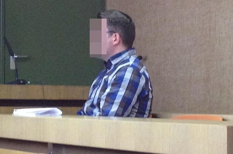 Alexander F. (38)filmte in seinem Bad heimlich die Freundin seiner Tochter.