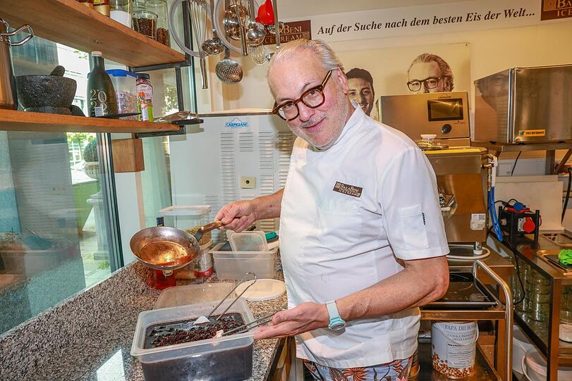 Giorgio Ballabeni (64) führt zwei Eisdielen in München. Wer sich fürs Eismachen interessiert, kann auch Workshops bei ihm buchen. Er sagt: "Ich mache amerikanisches Eis mit italienischem Gaumen."