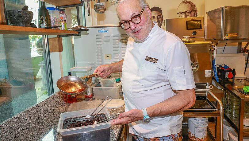 Giorgio Ballabeni (64) führt zwei Eisdielen in München. Wer sich fürs Eismachen interessiert, kann auch Workshops bei ihm buchen. Er sagt: "Ich mache amerikanisches Eis mit italienischem Gaumen." Giorgio Ballabeni (64) führt zwei Eisdielen in München. Wer sich fürs Eismachen interessiert, kann auch Workshops bei ihm buchen. Er sagt: "Ich mache amerikanisches Eis mit italienischem Gaumen."