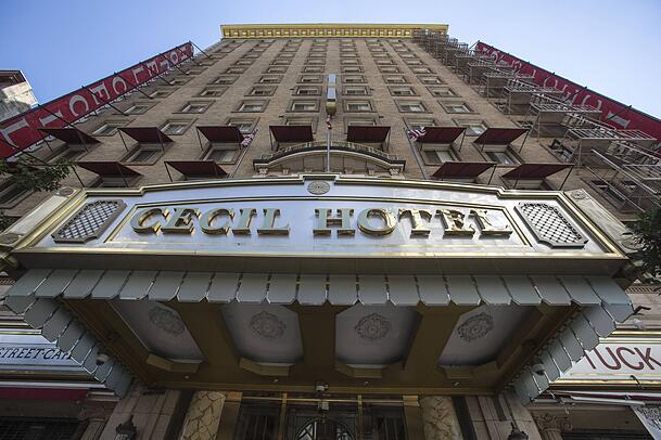 Das Cecil Hotel in Los Angeles – auch hier hat sich ein True Crime Fall ereignet. Netflix hat ihn aufgearbeitet. Das Cecil Hotel in Los Angeles – auch hier hat sich ein True Crime Fall ereignet. Netflix hat ihn aufgearbeitet.