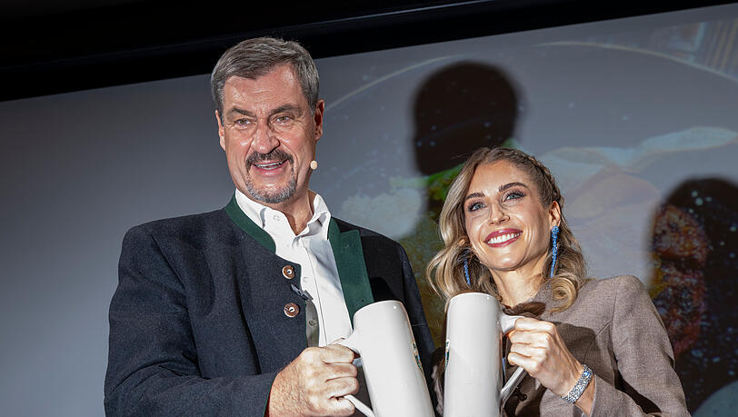 Influencer treffen sich: Cathy Hummels hat Markus Söder zum Stammtisch-Talk geladen