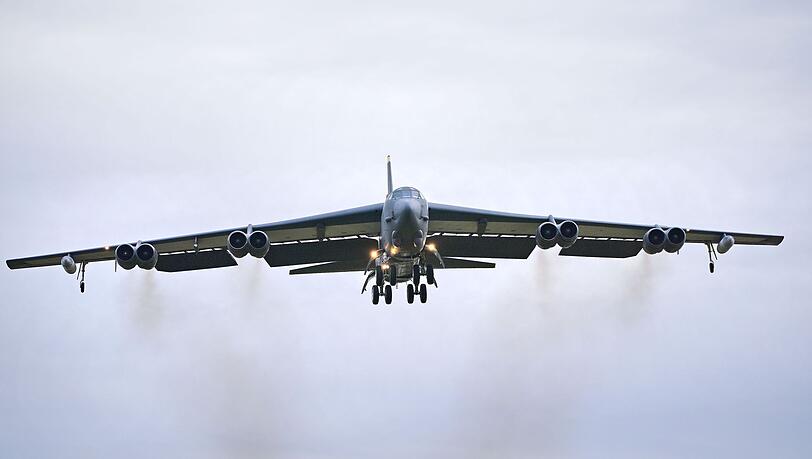 B-52-Bomer stürzt in Kalifornien ab. (Symbolbild) B-52-Bomer stürzt in Kalifornien ab. (Symbolbild)