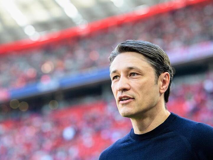 Trainer Niko Kovac vom FC Bayern München steht vor Spielbeginn am Spielfeldrand. Foto: Matthias Balk/Archivbild