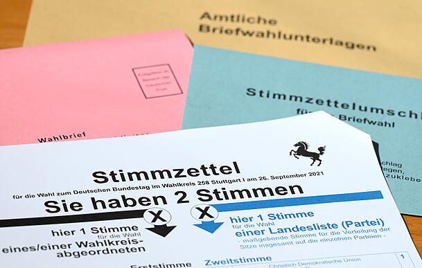Beim Ausfüllen der Stimmzettel kann man sich helfen lassen, dabei muss man allerdings einige wichtige Vorgaben beachten. (Symbolbild) Beim Ausfüllen der Stimmzettel kann man sich helfen lassen, dabei muss man allerdings einige wichtige Vorgaben beachten. (Symbolbild)