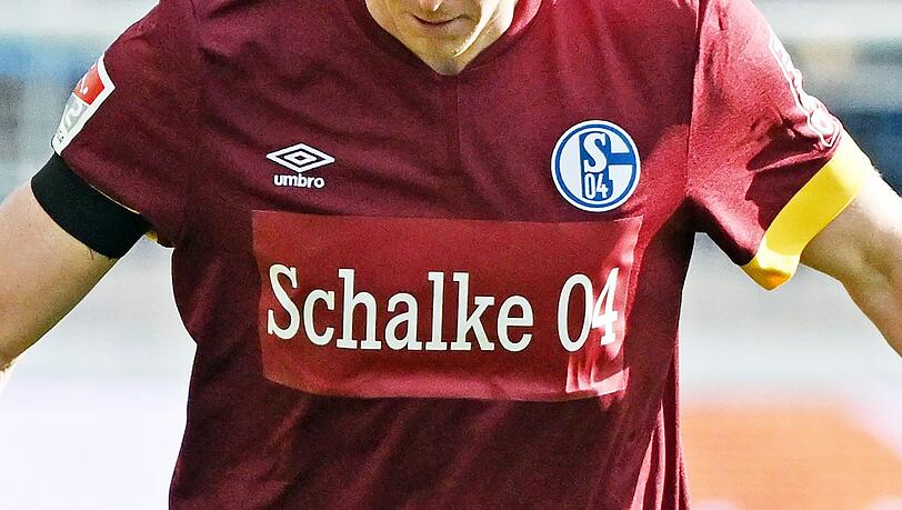 Eigenwerbung auf der Trikotbrust: Schalke verzichtet wegen der russischen Invasion in der Ukraine auf Werbung für seinen Sponsor Gazprom.