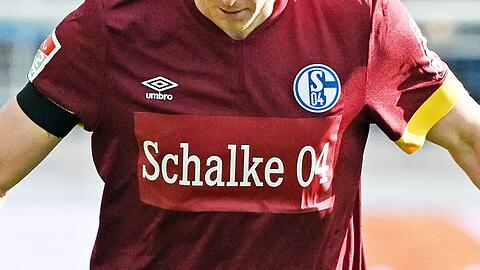 Eigenwerbung auf der Trikotbrust: Schalke verzichtet wegen der russischen Invasion in der Ukraine auf Werbung für seinen Sponsor Gazprom.