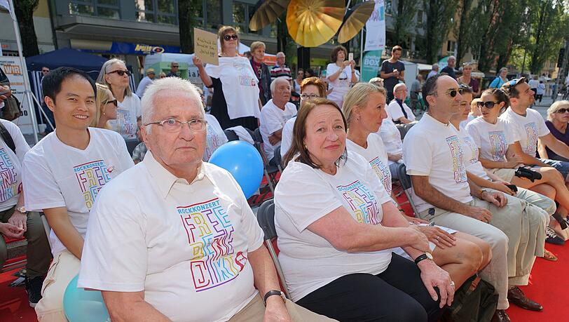 Glauben fest an die Unschuld ihres Sohnes: Bence und Emese Toth. Glauben fest an die Unschuld ihres Sohnes: Bence und Emese Toth.