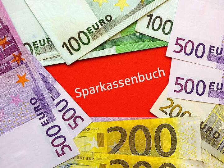 Deutschlands Sparer setzten weiter vor allem auf Bargeld und Bankeinlagen.