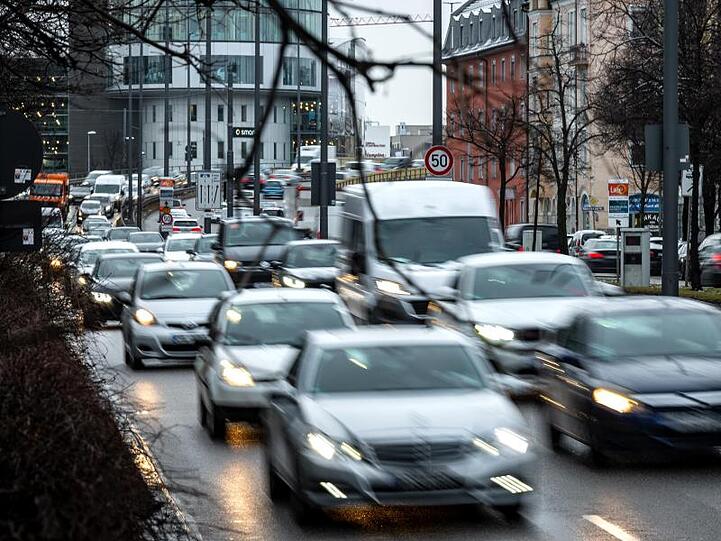 Dichter Verkehr in der Münchener Innenstadt.
