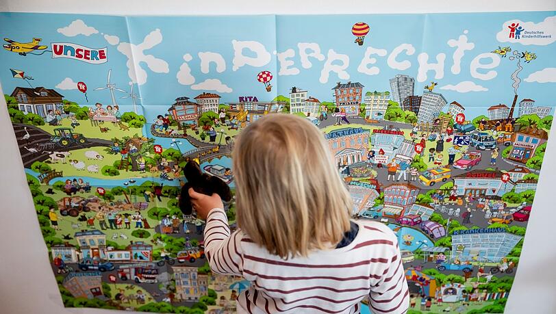 Bei der Umsetzung von Kinderrechten in Bayern ist nach Ansicht des Deutschen Kinderhilfswerks noch Luft nach oben. (Symbolbild) Bei der Umsetzung von Kinderrechten in Bayern ist nach Ansicht des Deutschen Kinderhilfswerks noch Luft nach oben. (Symbolbild)