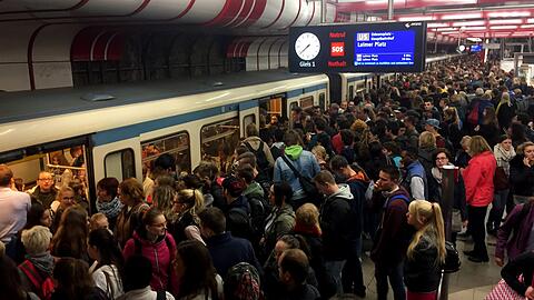 Mit Menschenmassen am Bahnsteig ist zu rechnen.
